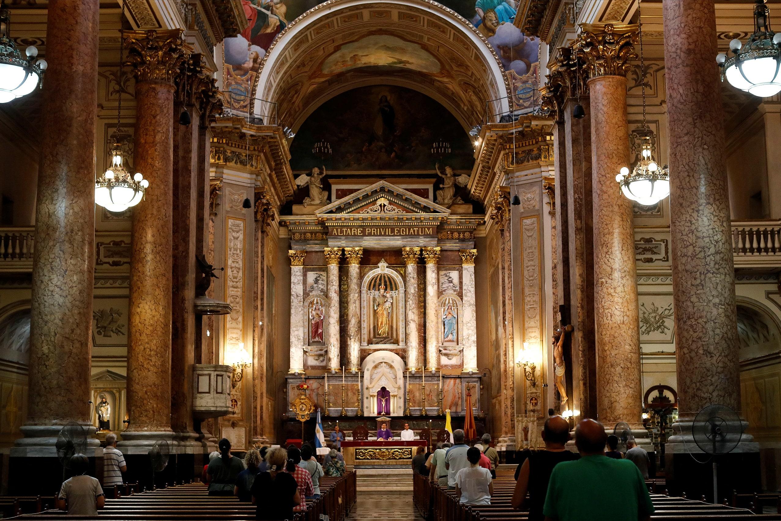 What's Behind the Fight Between Pope Francis and the Latin Mass ...