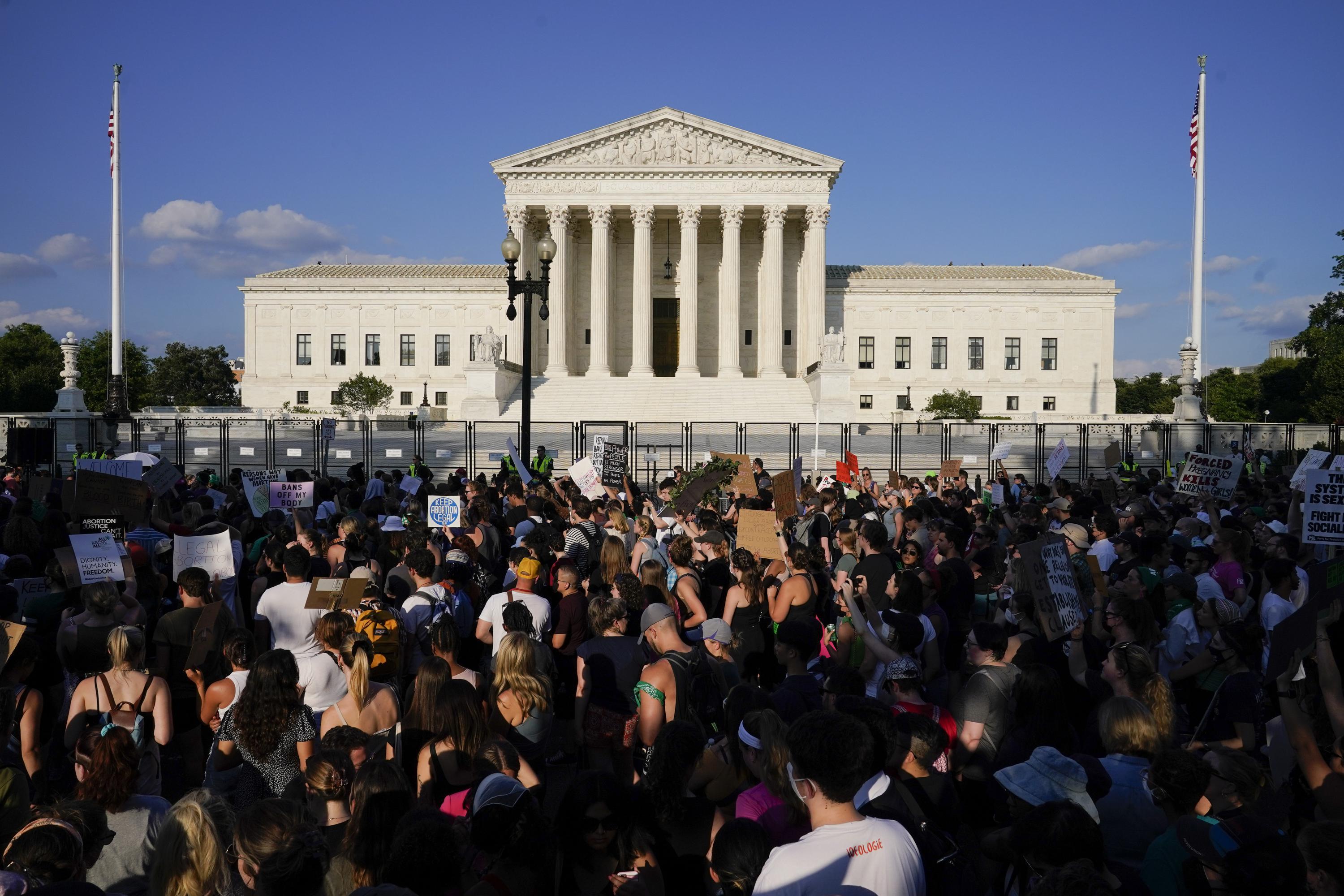 Roe ruling shows complex relationship between court, public | AP News