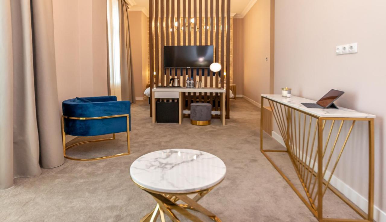 Superior King Suite