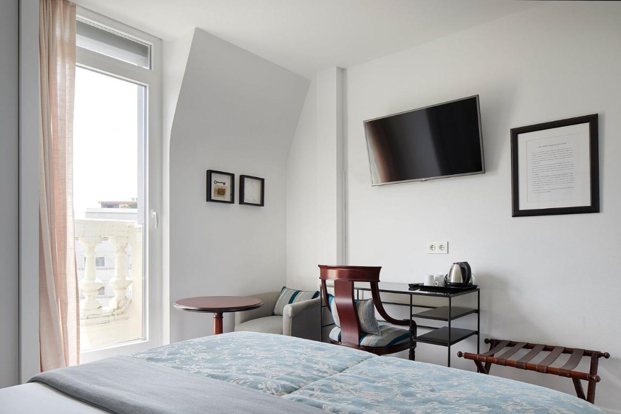 Petite Double Room City View
