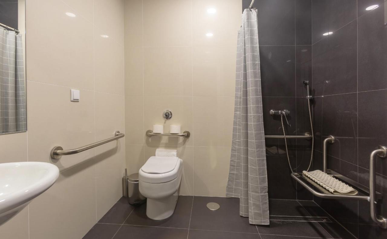 Double or Twin Room Disability Access,1013081818:JPEG