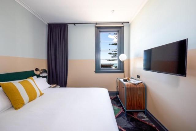 Kamer met Queensize Bed en Uitzicht op Zee