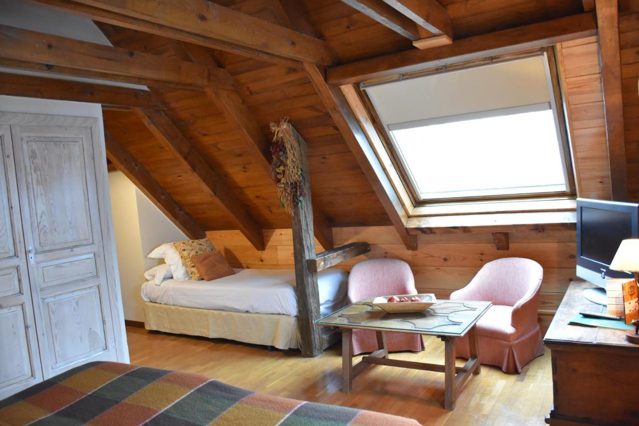 Chambre Triple (2 Adultes & 1 Enfant)