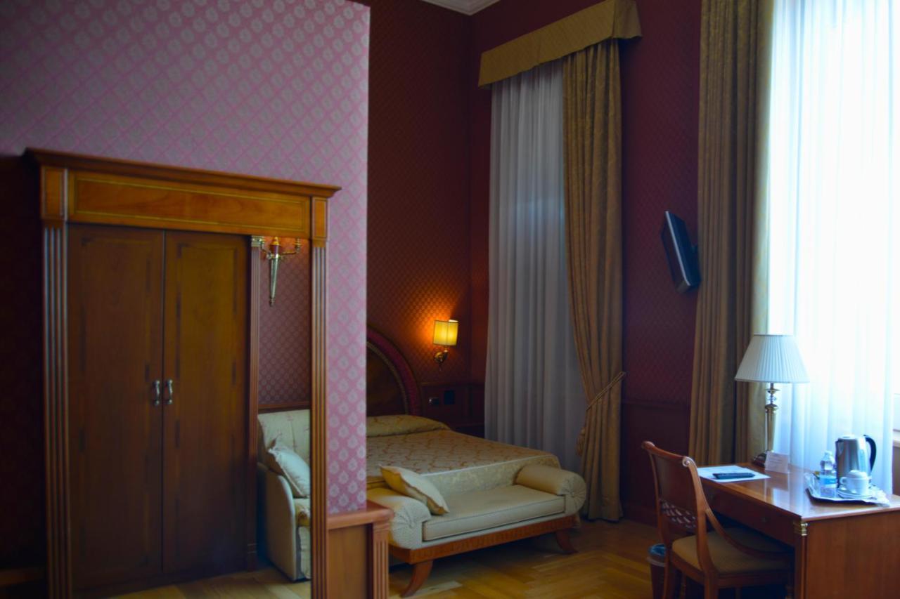 Large Double or Twin Room
