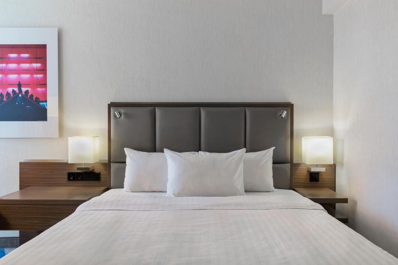 Zimmer mit Queensize-Bett zum Innenhof