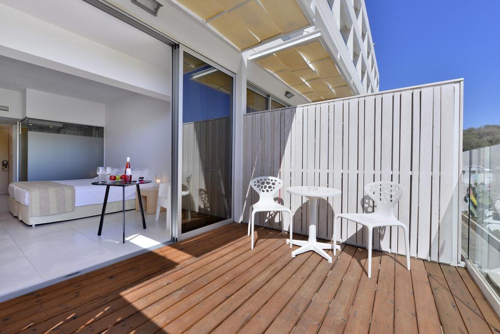 Superior Room with Side Sea View,109352460:JPEG