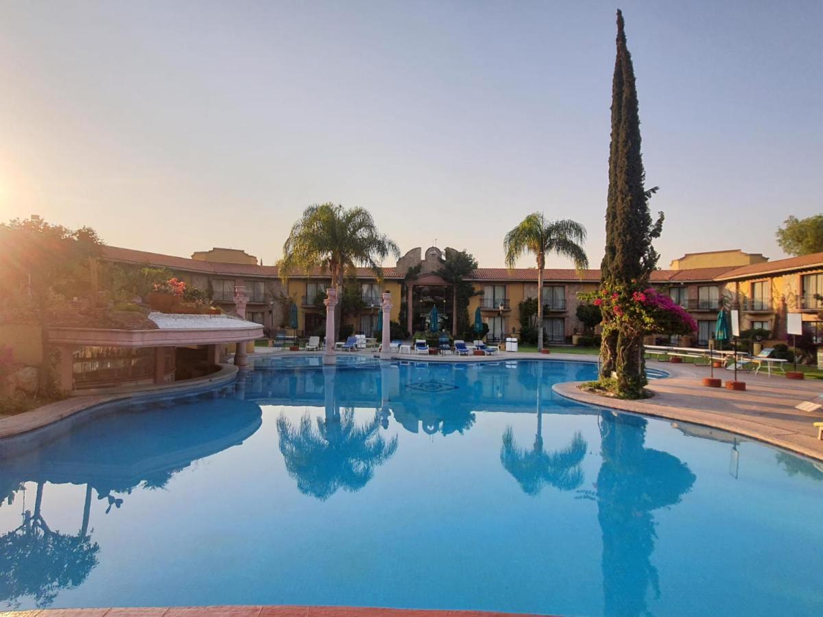 Deluxe Double or Twin Room with Pool Access