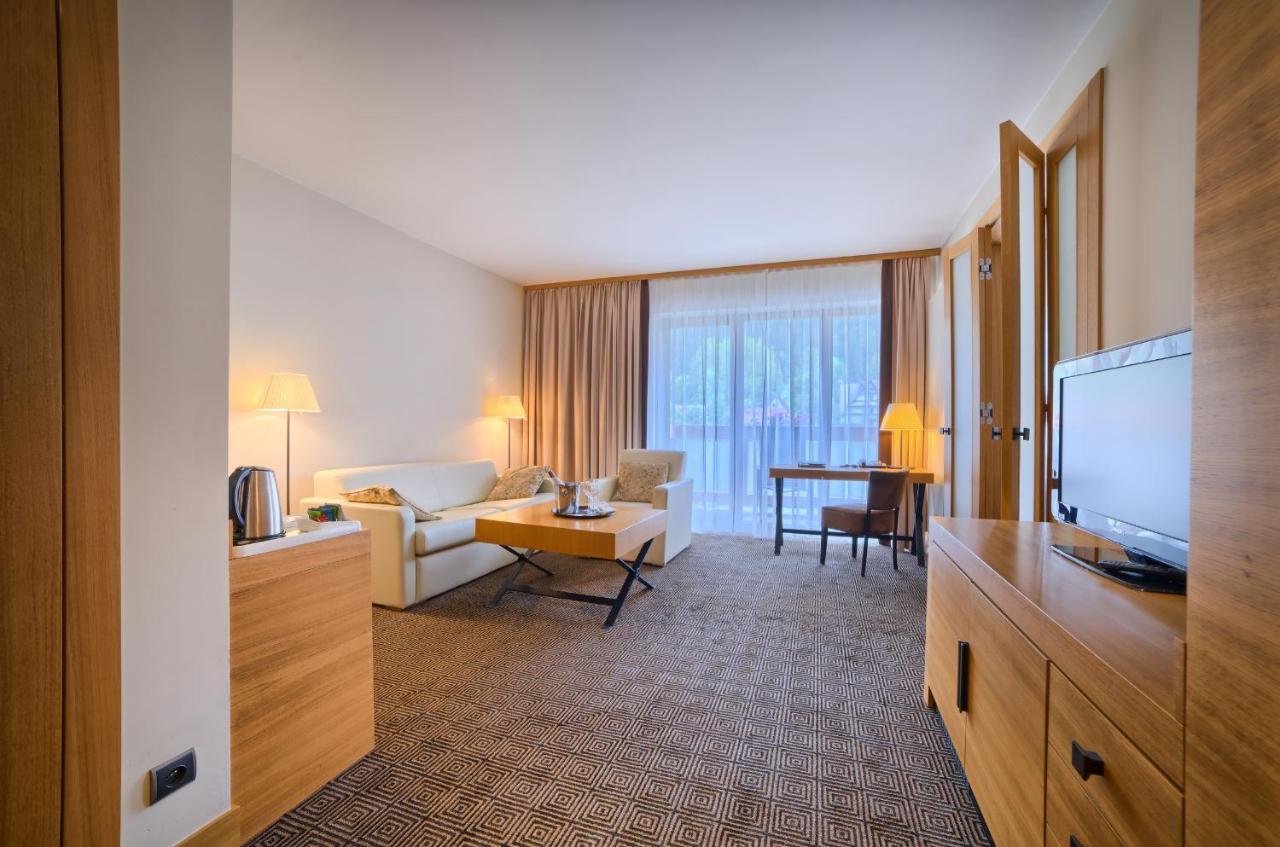 One-Bedroom Queen Suite with Sofa Bed