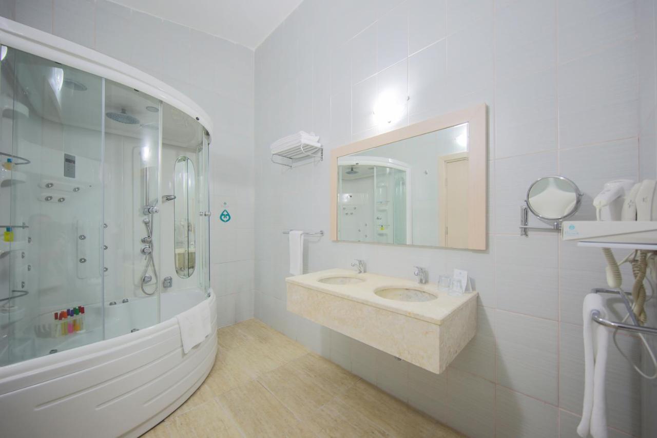 Deluxe Suite with Sea View,1546755070:JPEG