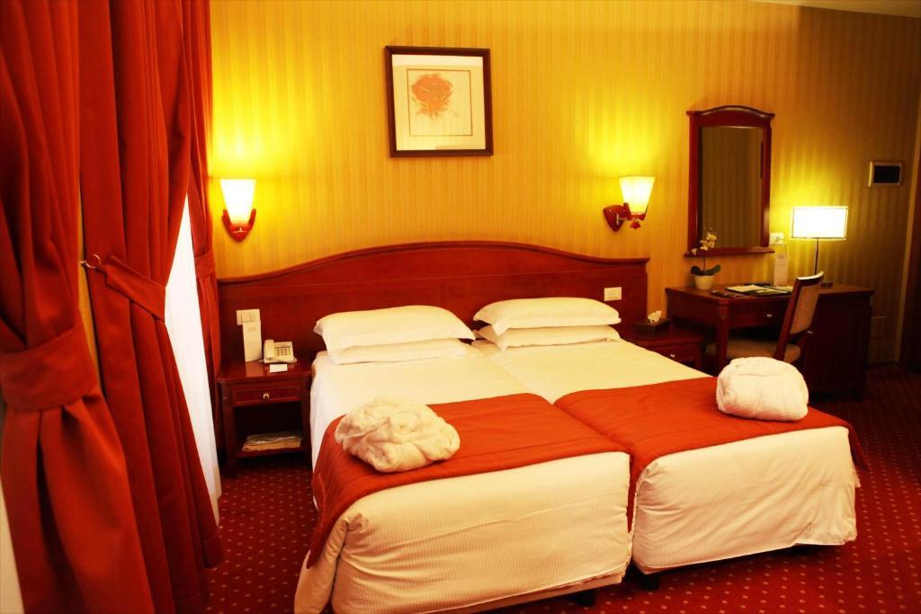 Quarto com Cama de Casal ou 2 de Solteiro