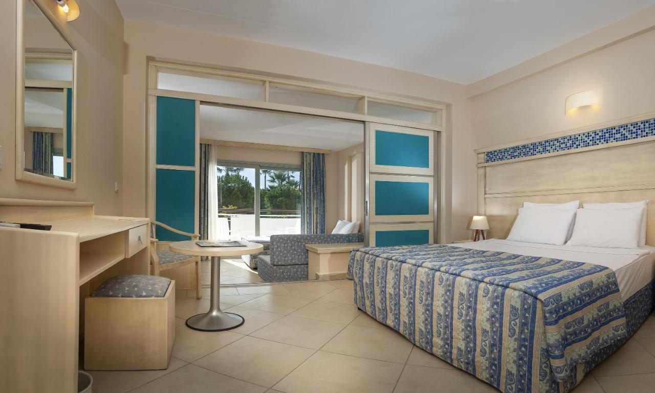 Chambre Familiale avec Vue sur le Terrain