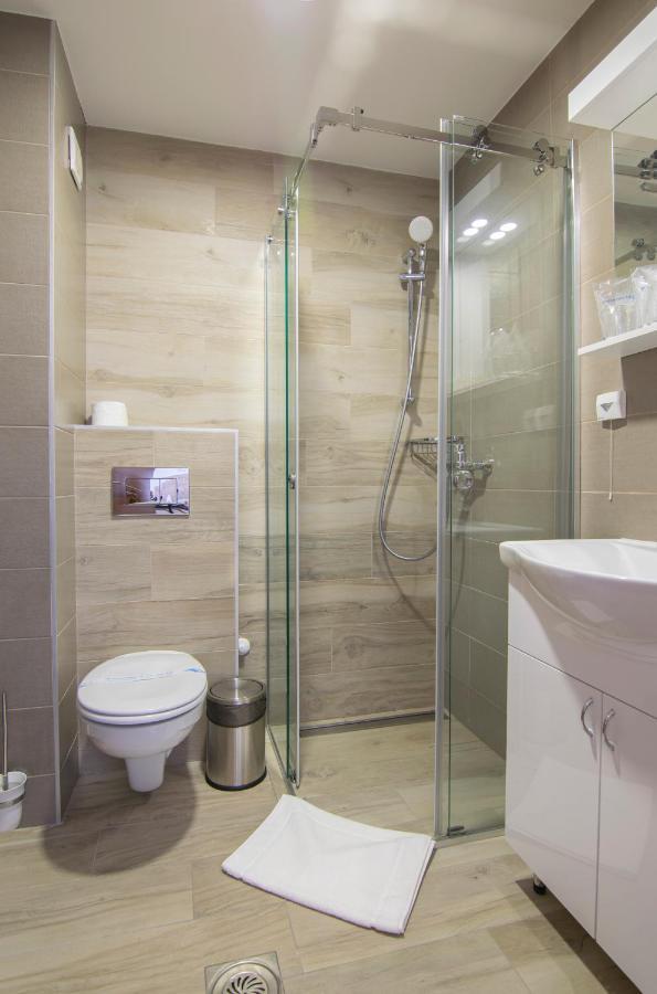 One-Bedroom Apartment with Balcony,1133123433:JPEG