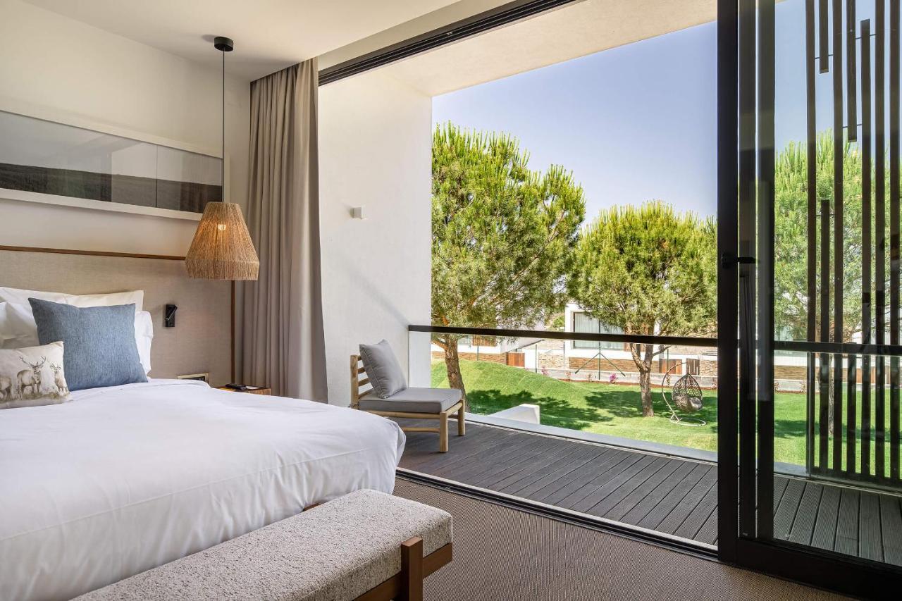 Quarto com Cama de Casal ou 2 de Solteiro com Vista da Piscina