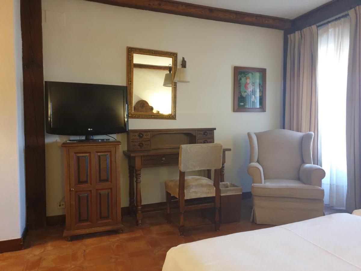 Standard Double Room (2 Adults + 1 Child)