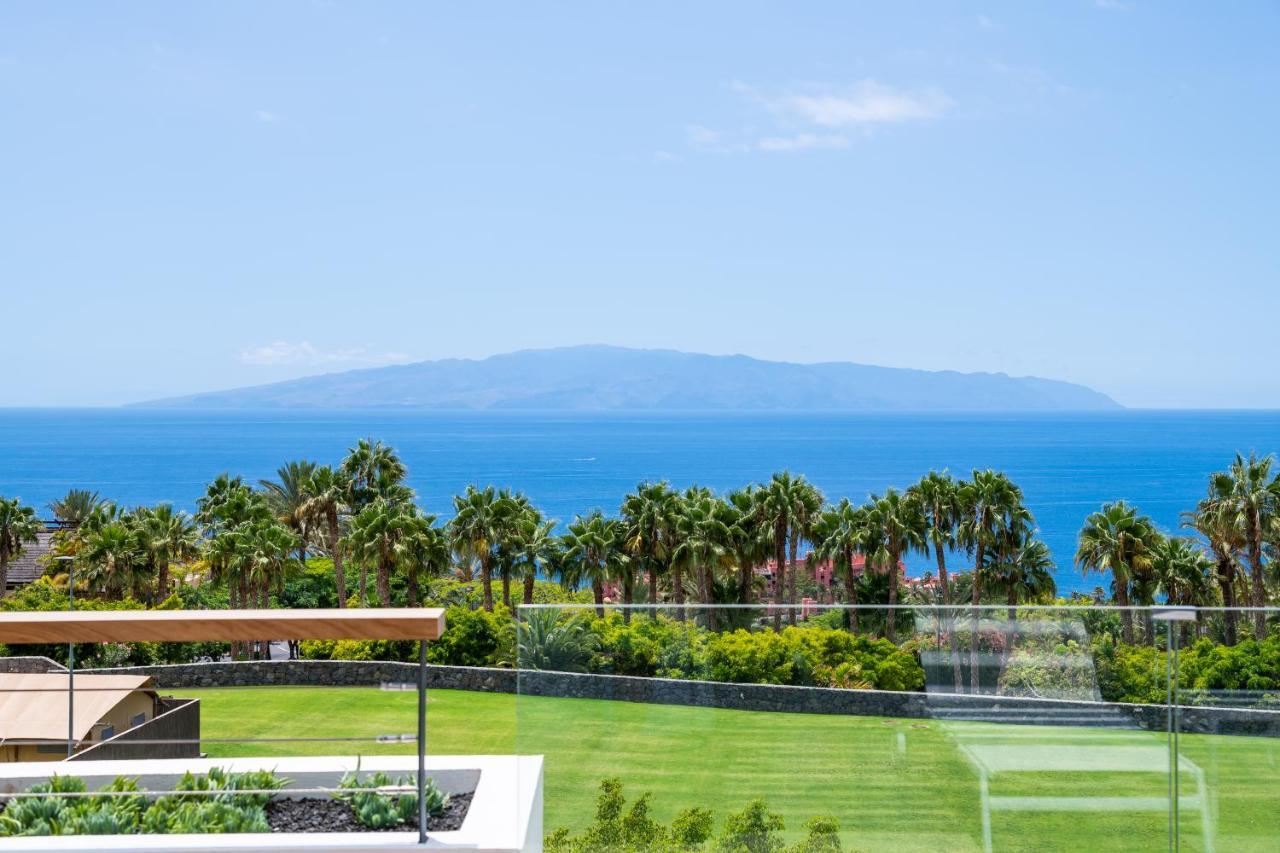 Two-Bedroom Suite Sea View