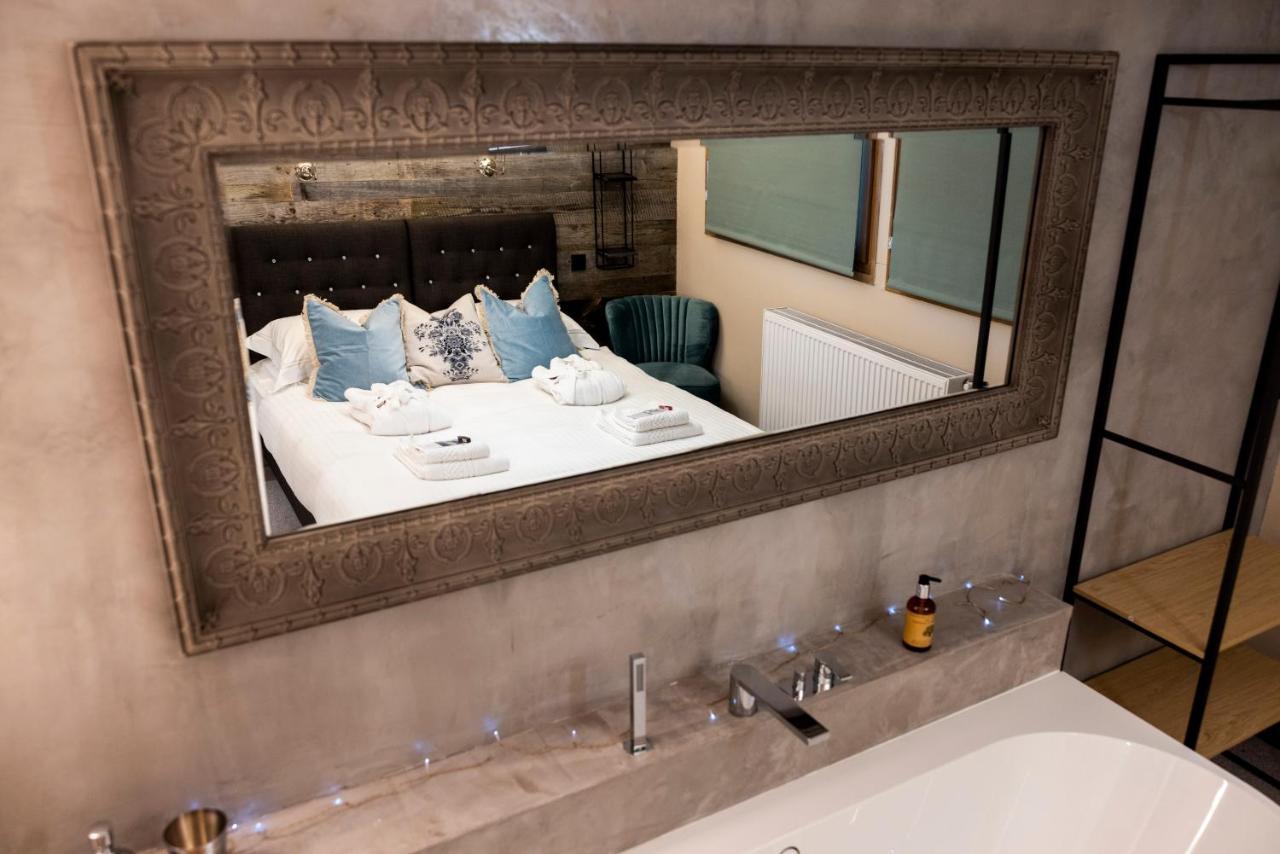 Three-Bedroom Deluxe Apartment