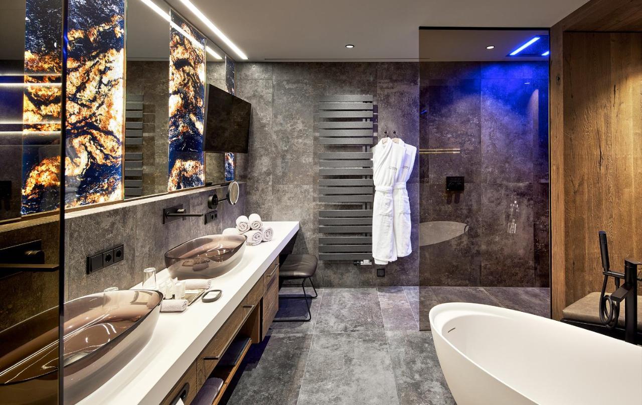 Deluxe Suite mit Whirlpool-Badewanne
