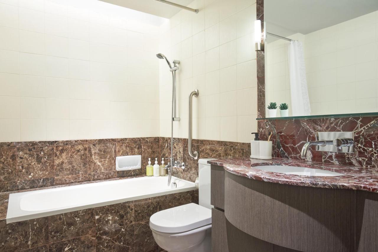 One-Bedroom Premier Apartment,1212752386:JPEG