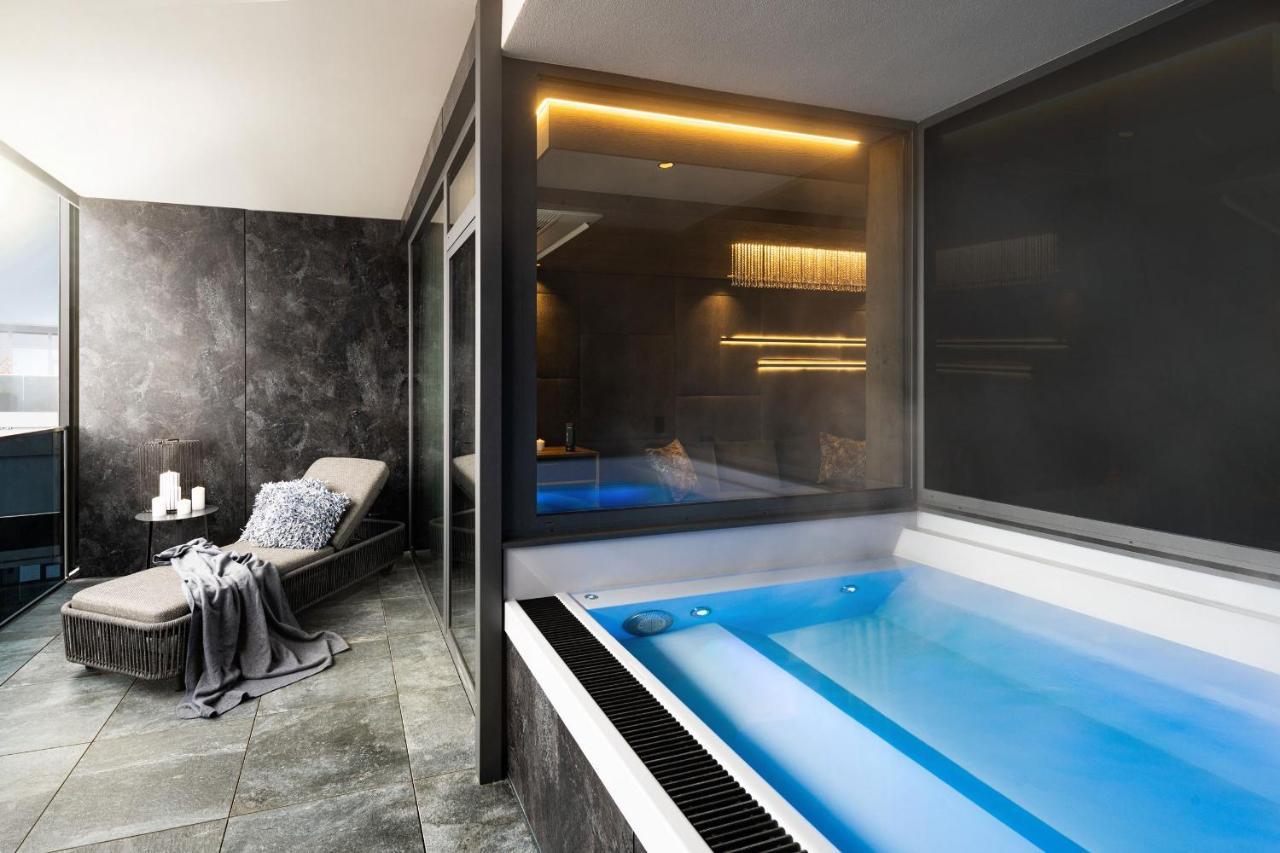 Deluxe Suite mit Whirlpool-Badewanne