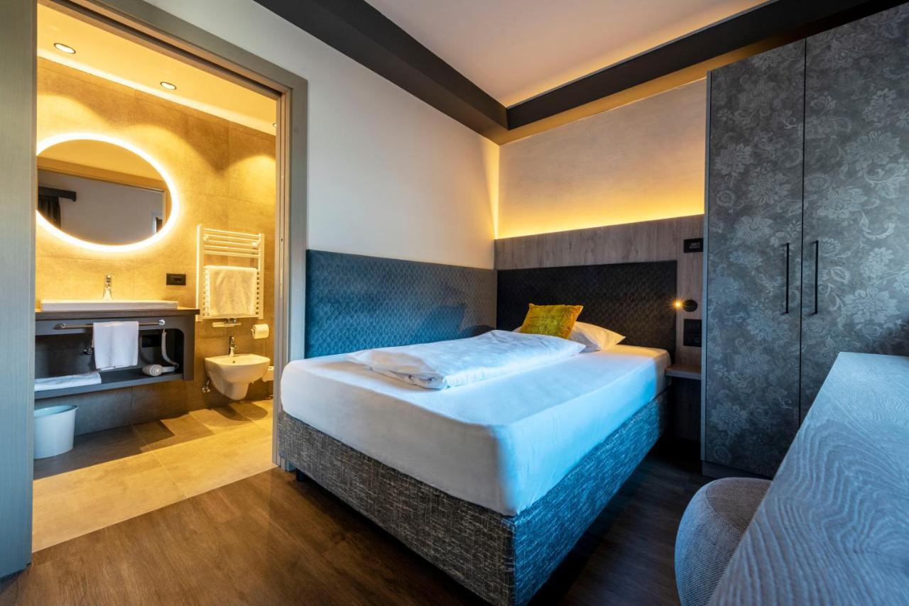 Comfort Single Room Queen Size Bed