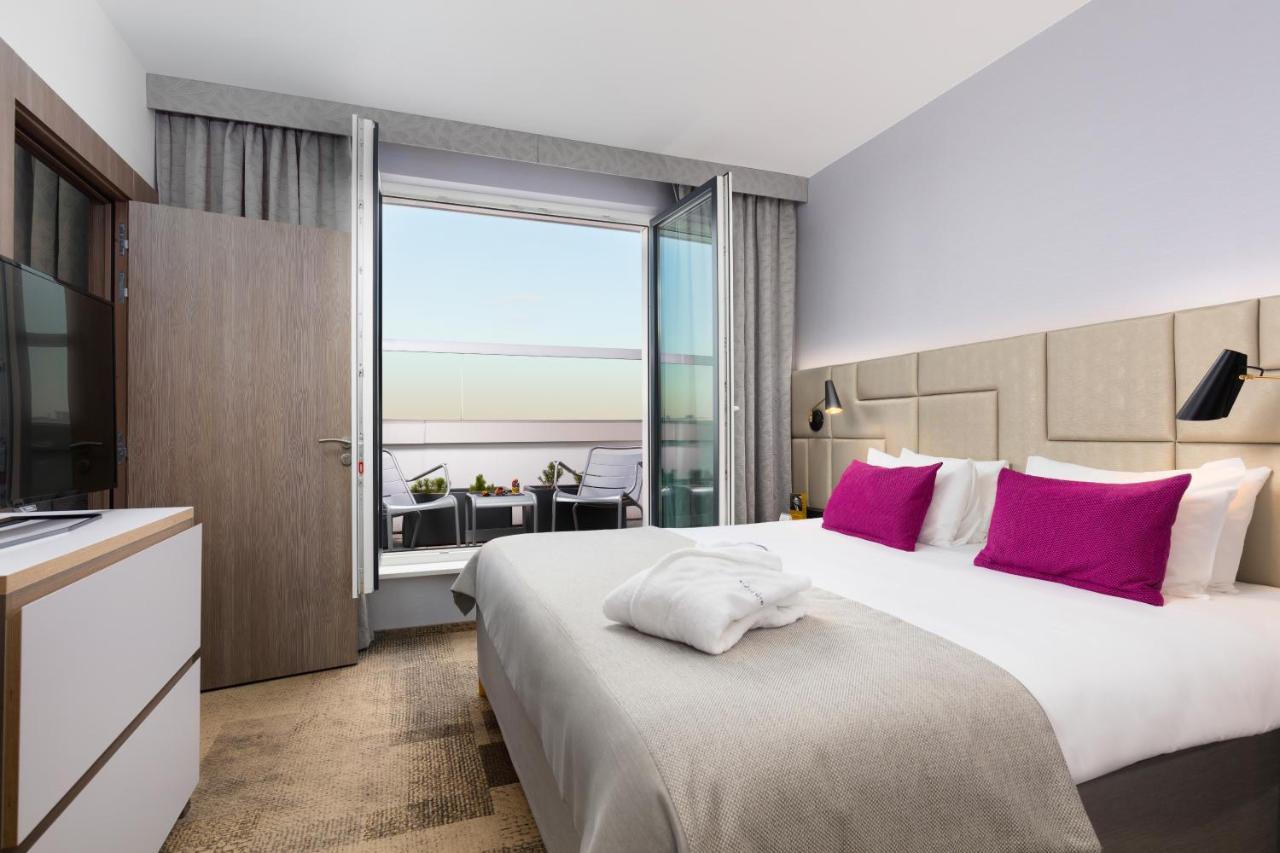 Executive Suite with Queen bed and Terrace,1717119279:JPEG