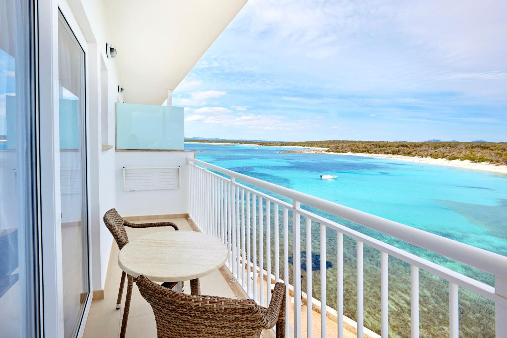 Suite con vistas al mar (2 adultos + 2 niños)