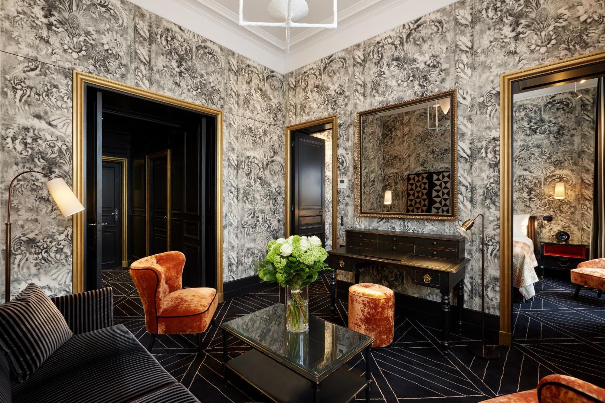 Suite,1208592046:JPEG