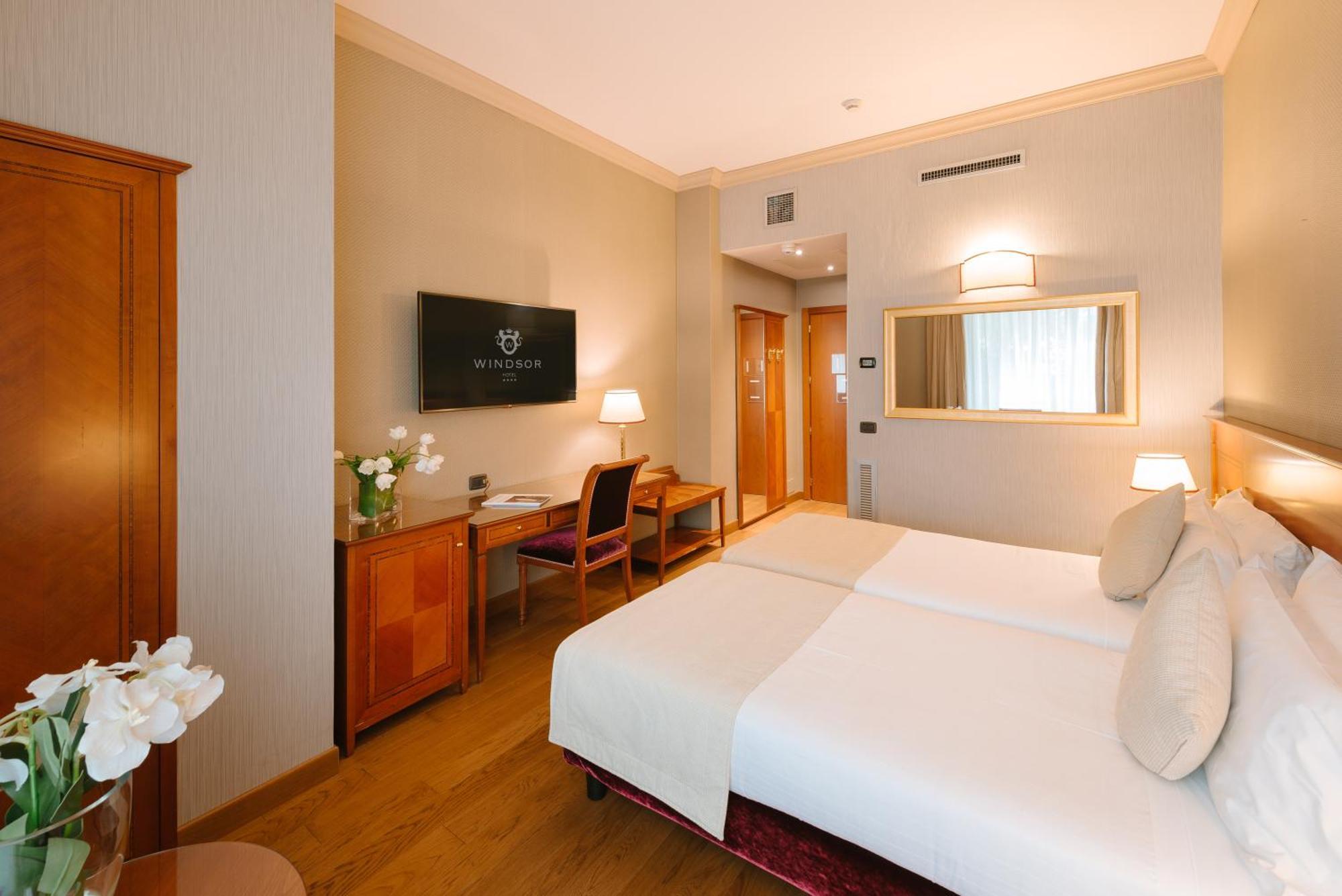 Quarto Executivo com Cama de Casal ou 2 de Solteiro