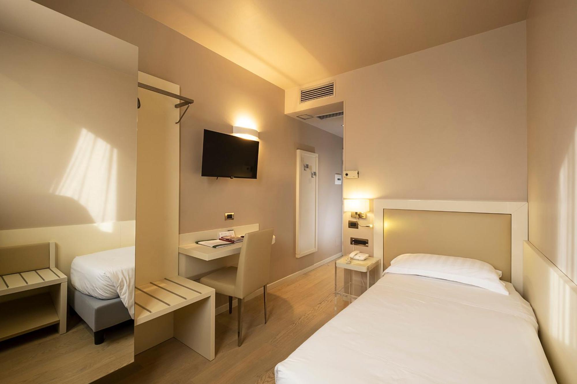 Single Room,1589468463:JPEG