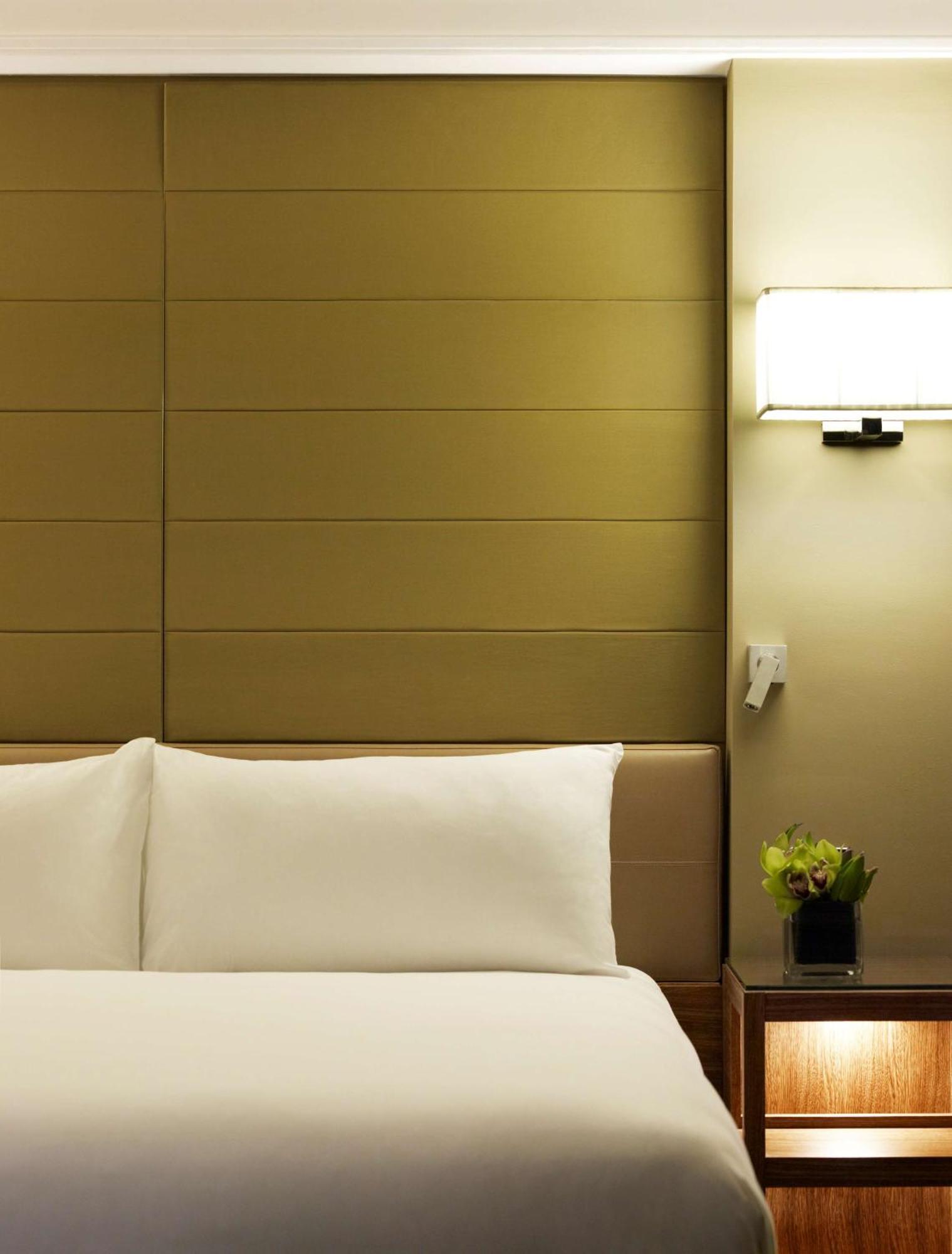 Quarto com Cama King-size e Vista da Cidade