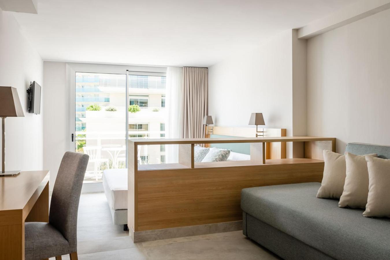 Habitación Familiar con vistas al mar (2 adultos + 2 niños)