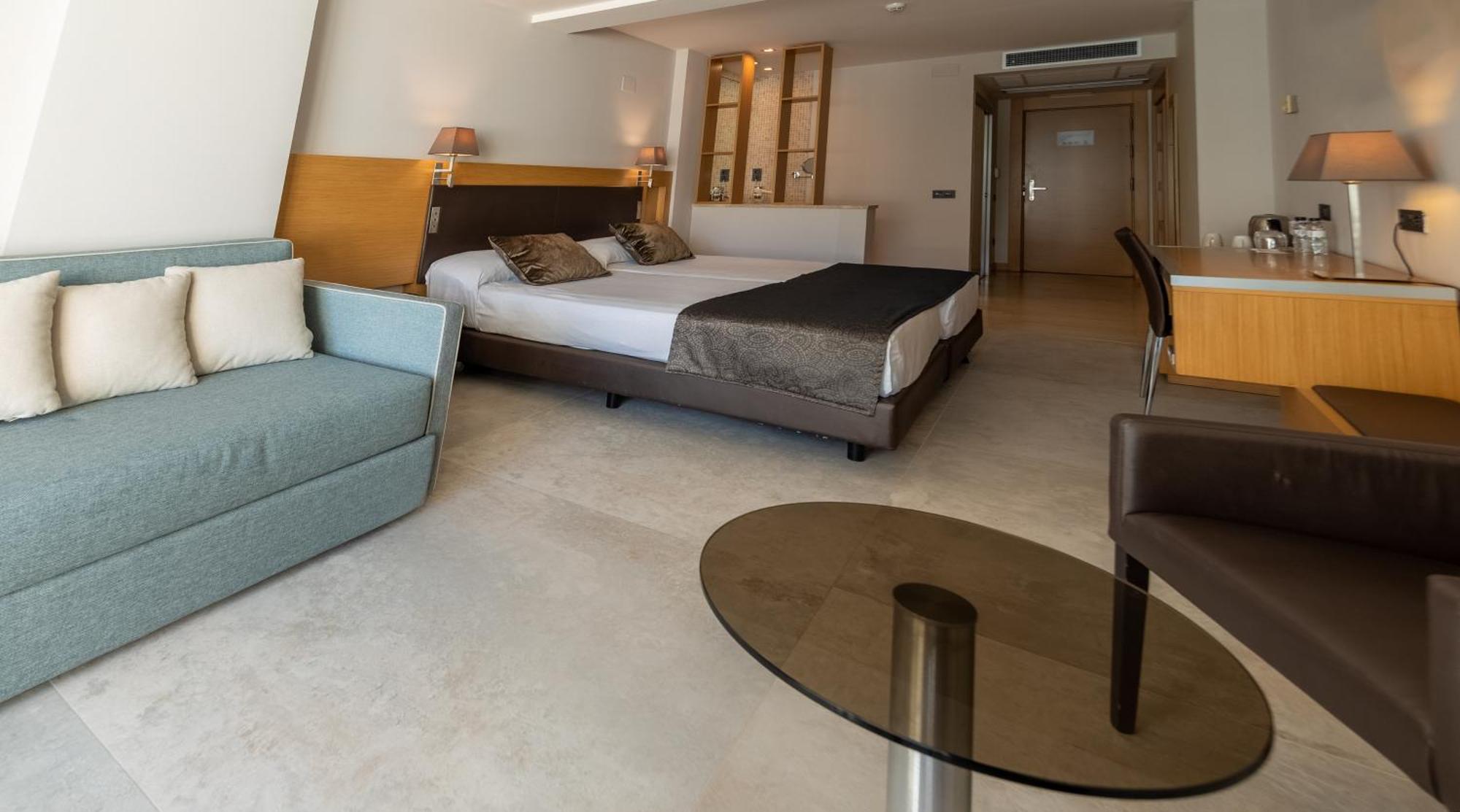 Habitación Familiar con vistas al jardín (2 adultos + 2 niños)