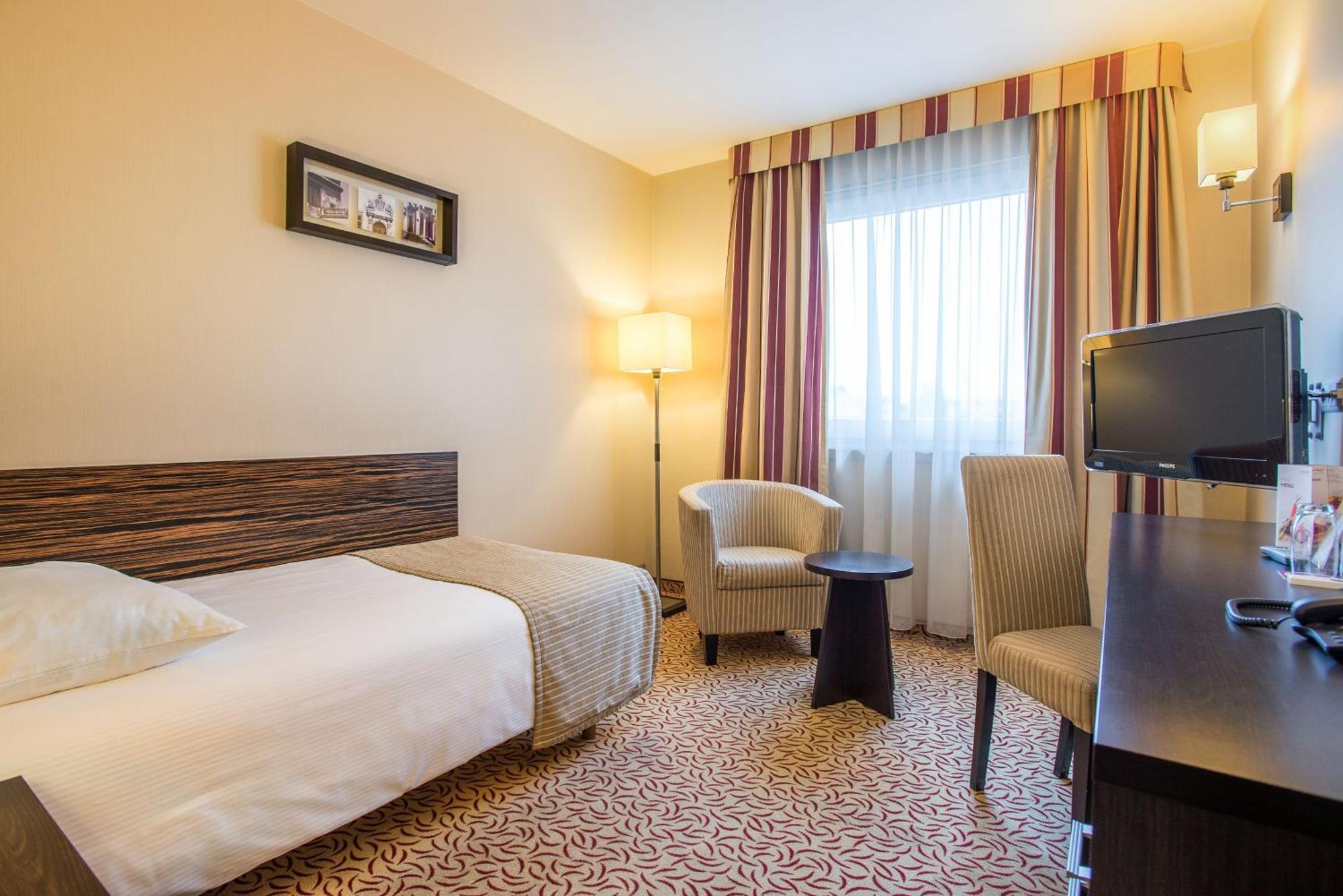 Single Room,825070934:JPEG