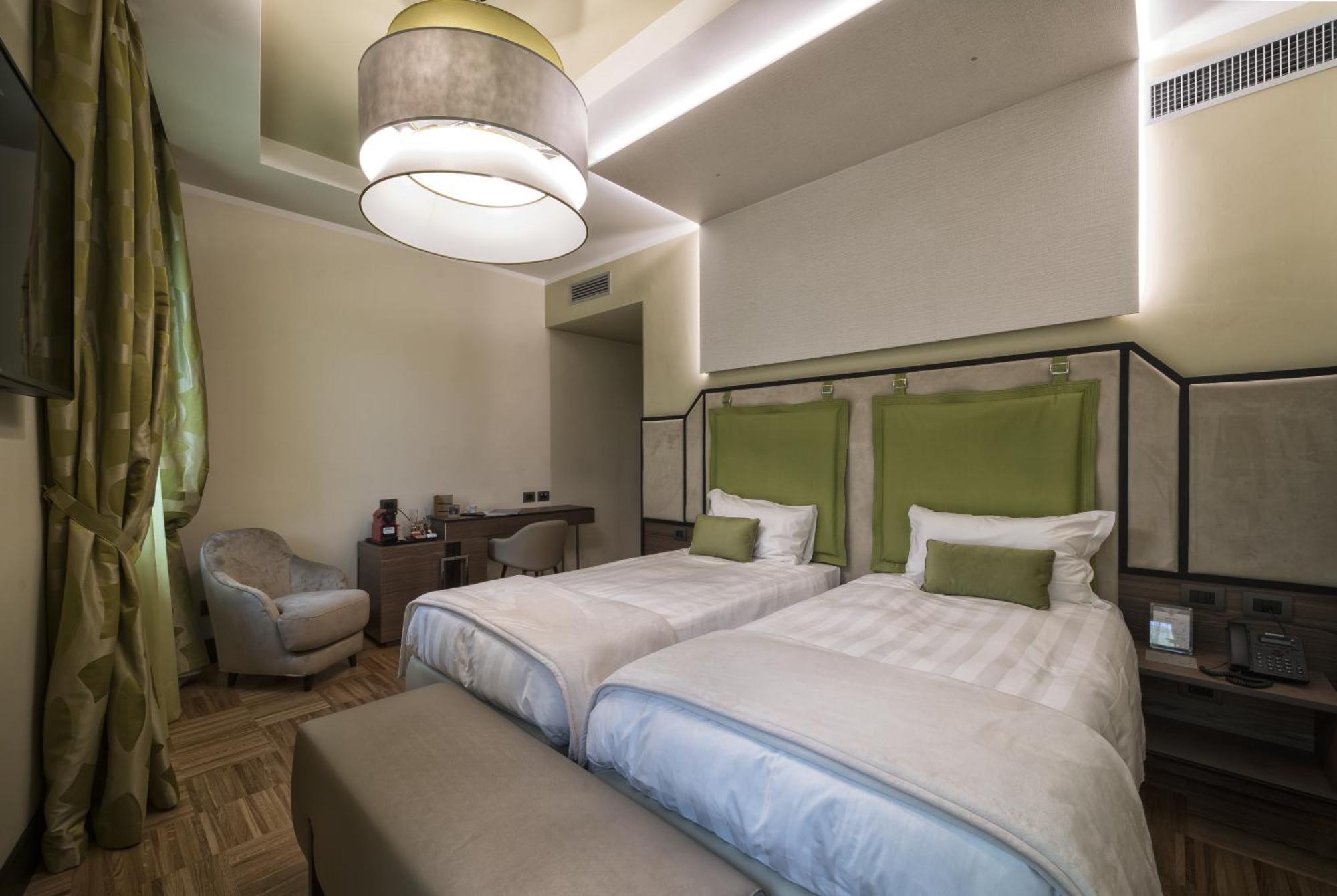 Deluxe Double or Twin Room City View