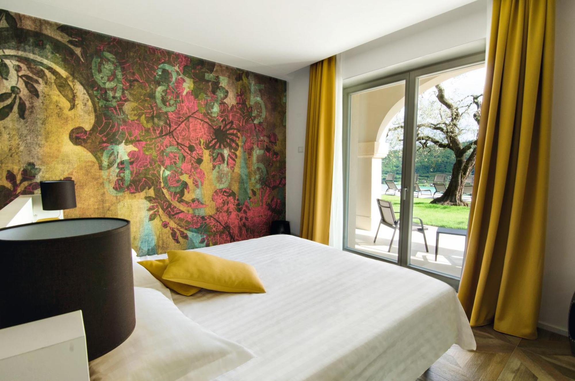 Junior Suite with Patio and Pool View - Ground Floor,1216253335:JPEG