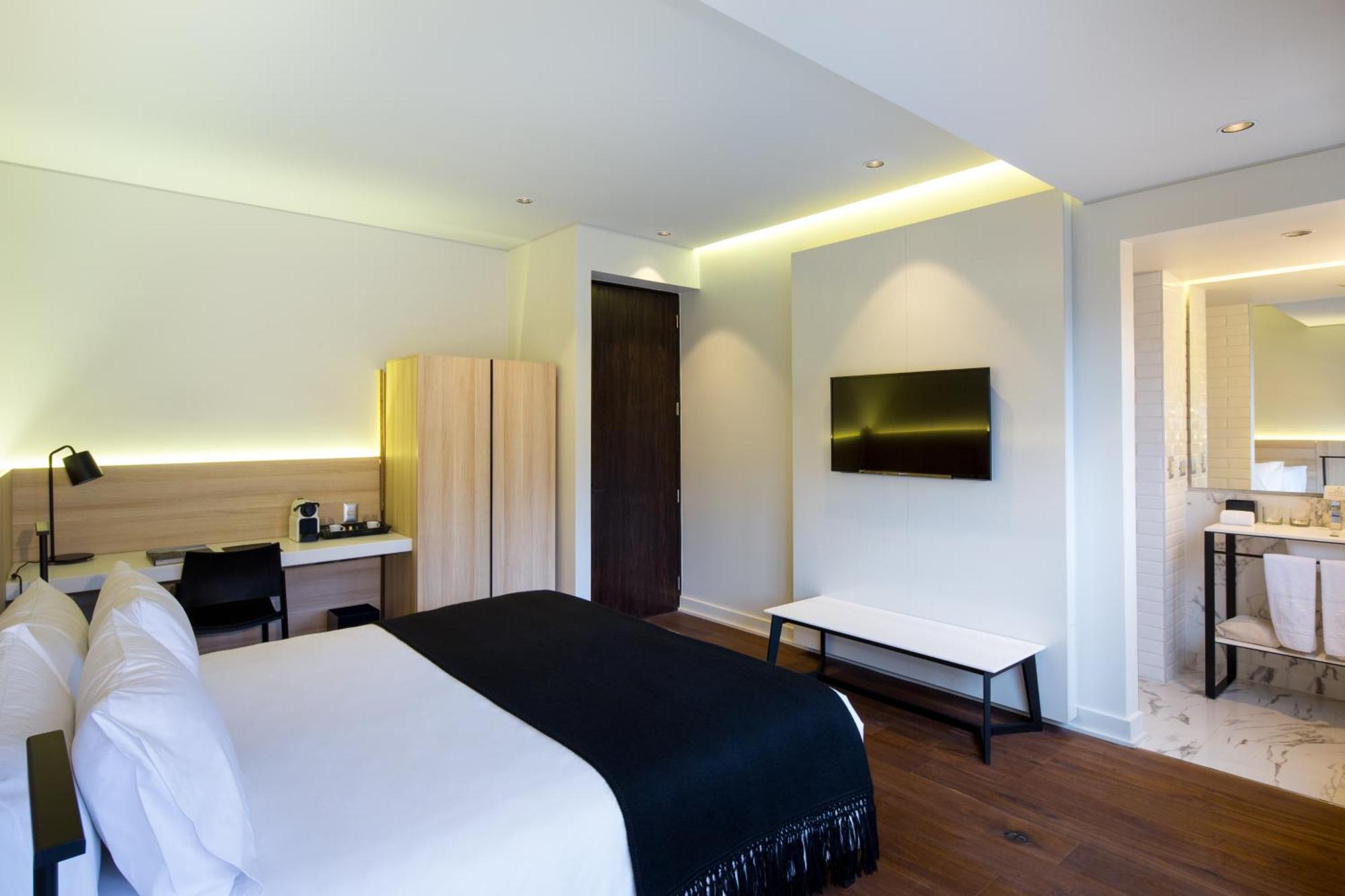 Standard Double or Twin Room,118643323:JPEG