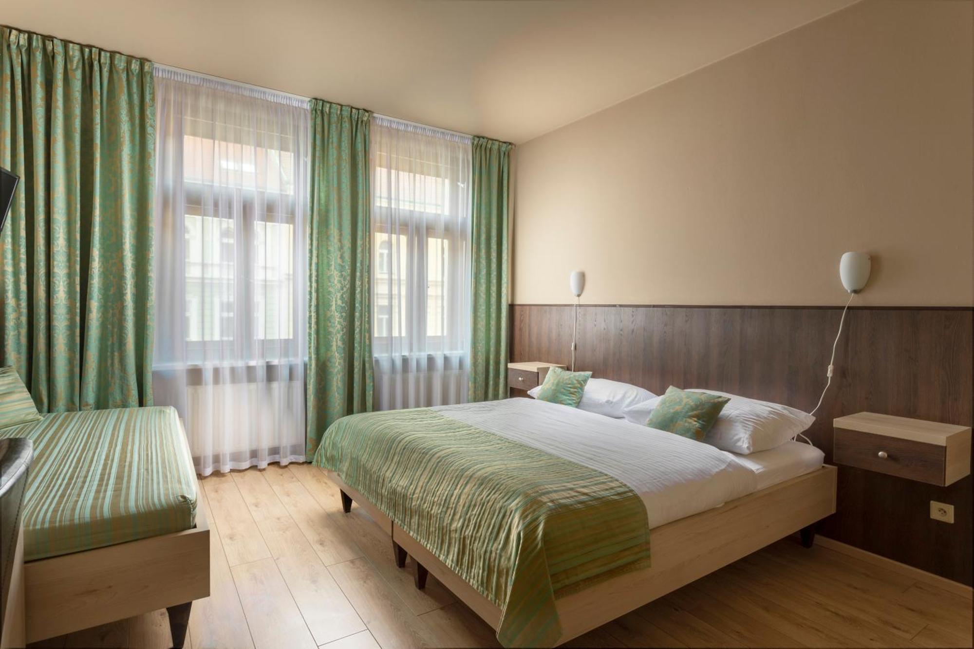 Standard Double Room Extra Bed,1437622801:JPEG