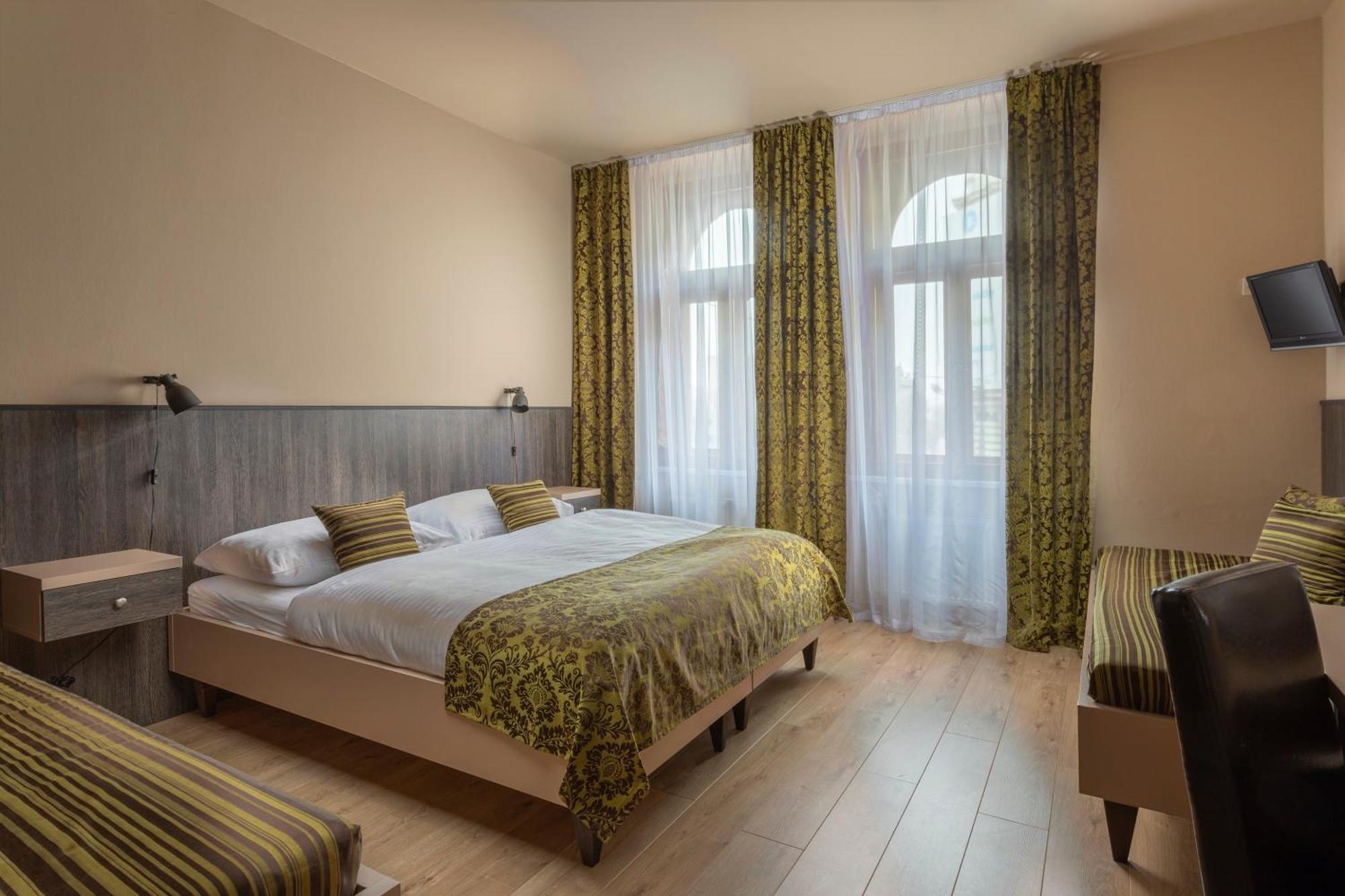Standard Triple Room Extra Bed,1437622801:JPEG