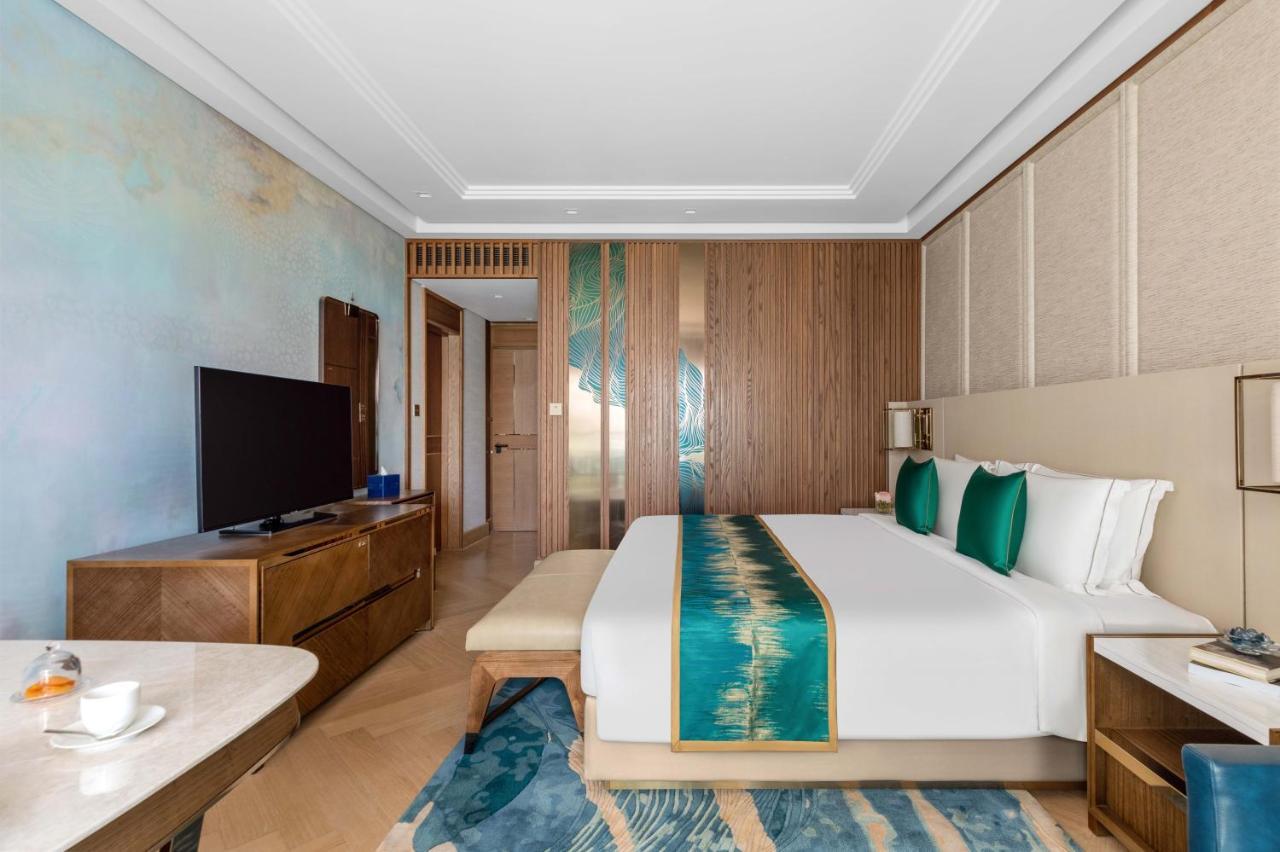 Luxe Palm Kamer met Kingsize Bed en Uitzicht op Zee