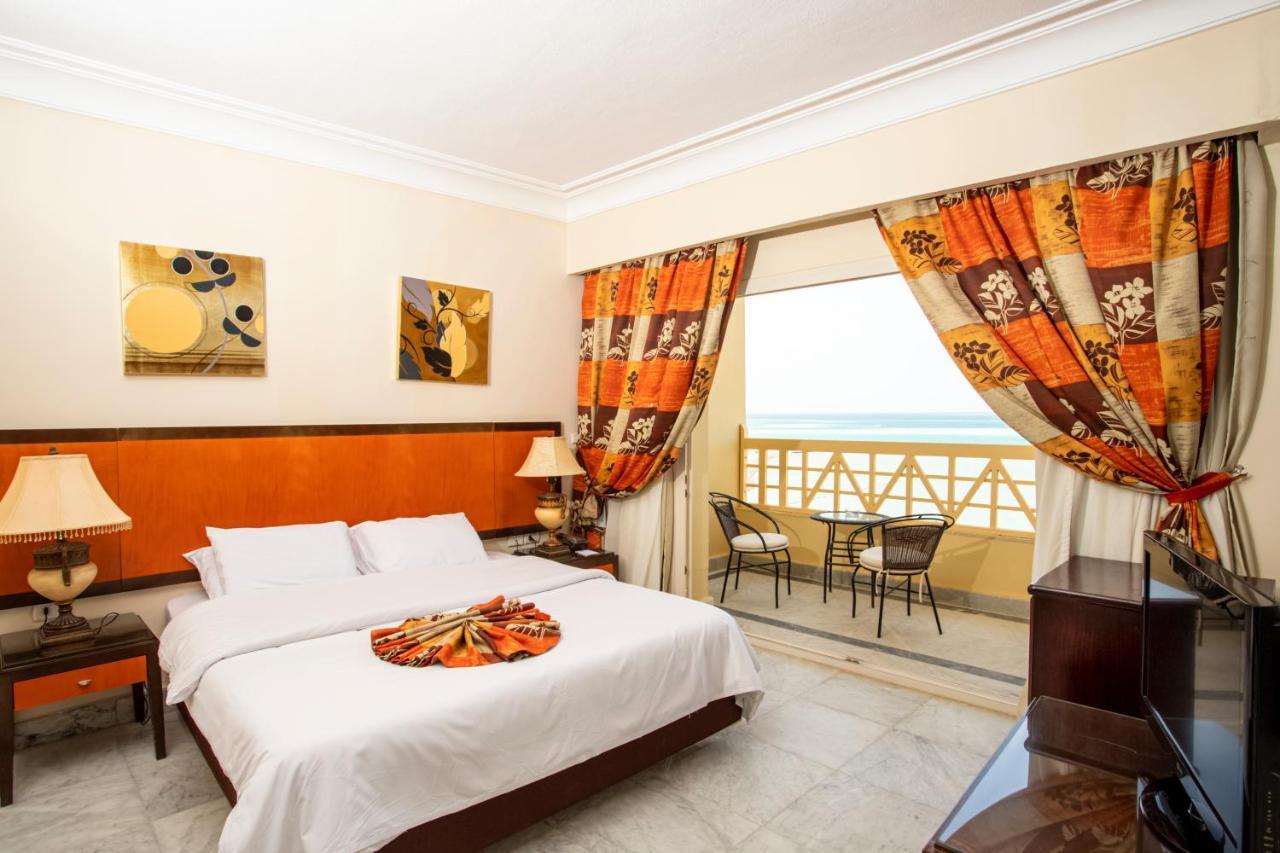 Standard Zimmer mit seitlichem Meerblick