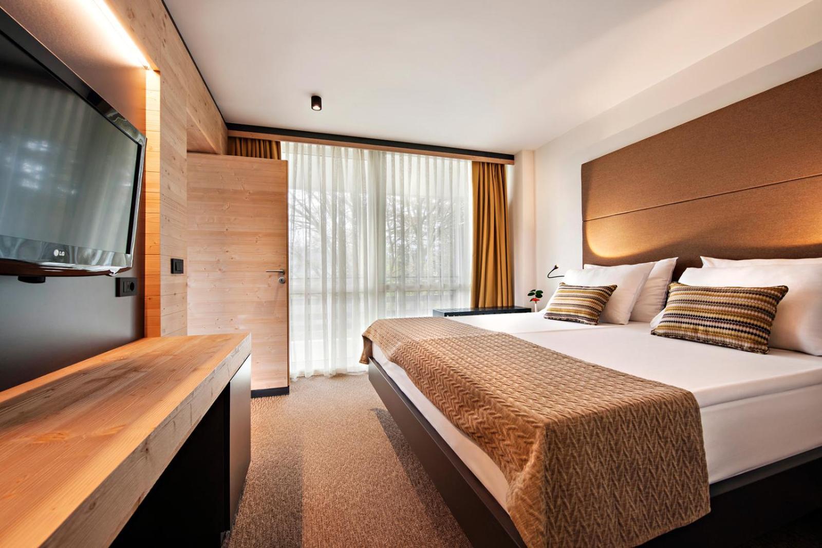 Premium Suite With Lake View,1235078822:JPEG