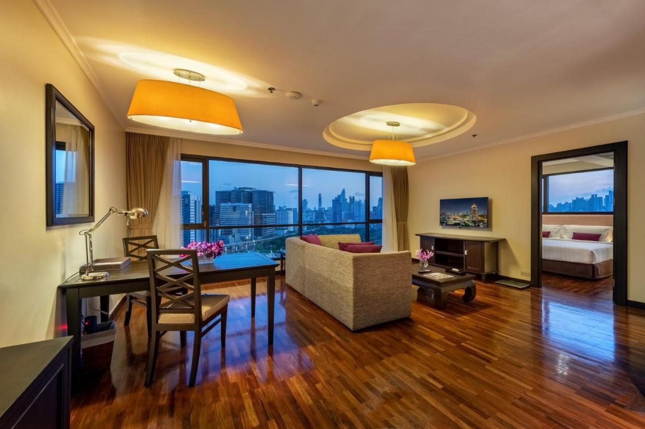 One Bedroom Corner Suite