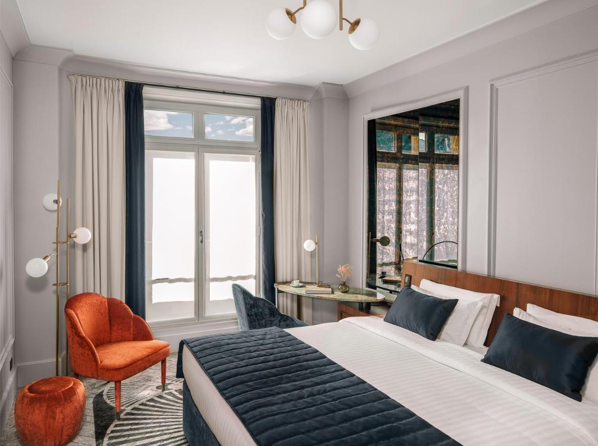 Signature Room with One King Bed,1247943823:JPEG