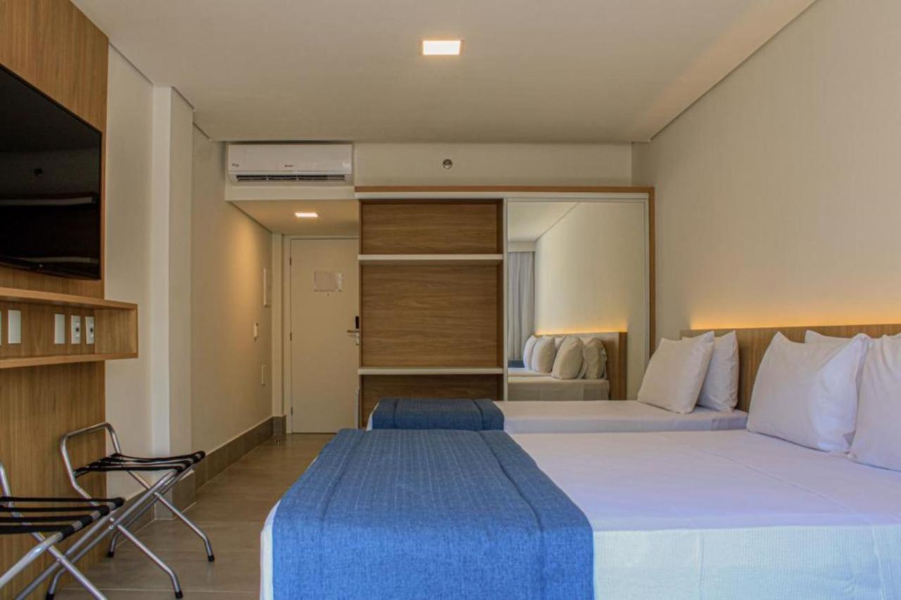 Quarto Triplo com Vista da Piscina