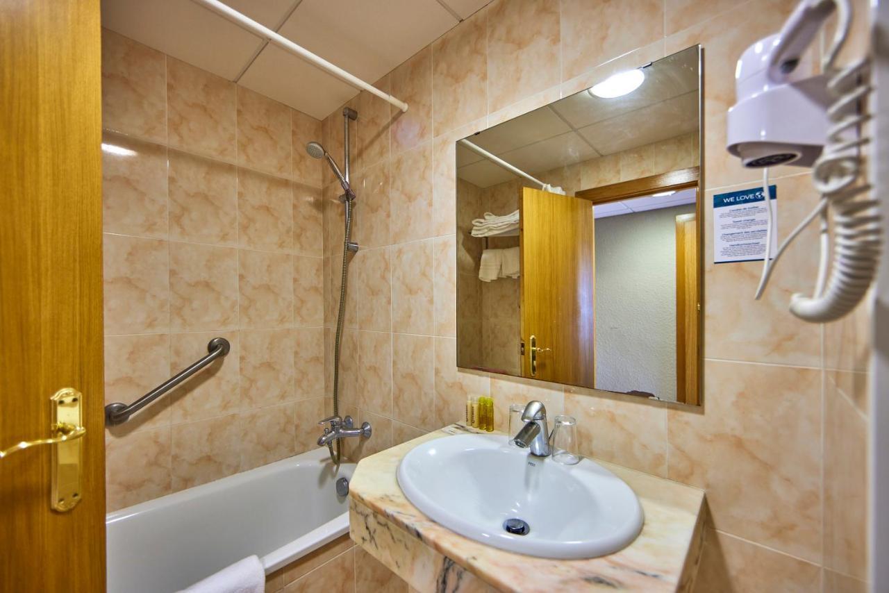 Double or Twin Room Pool View