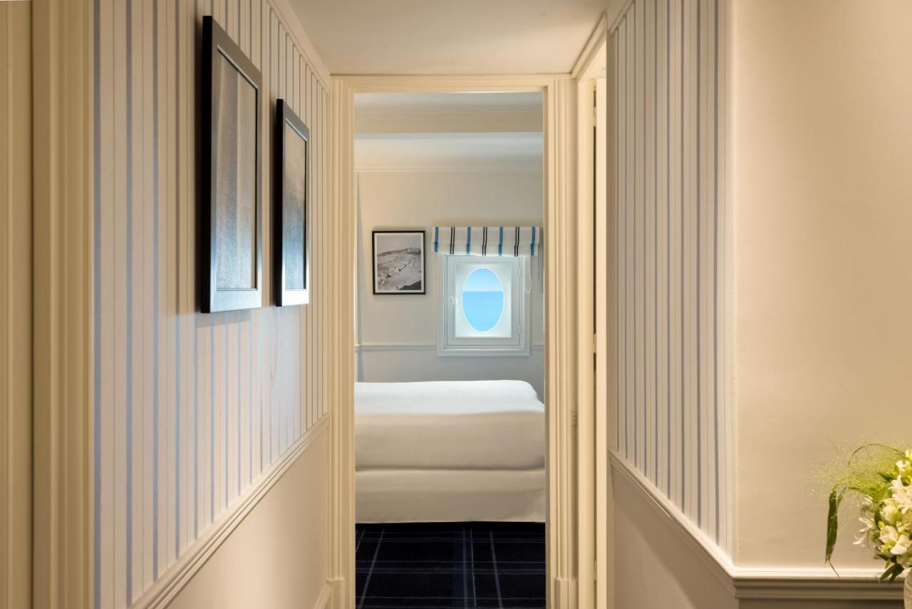Deluxe King Room Cruise Liner
