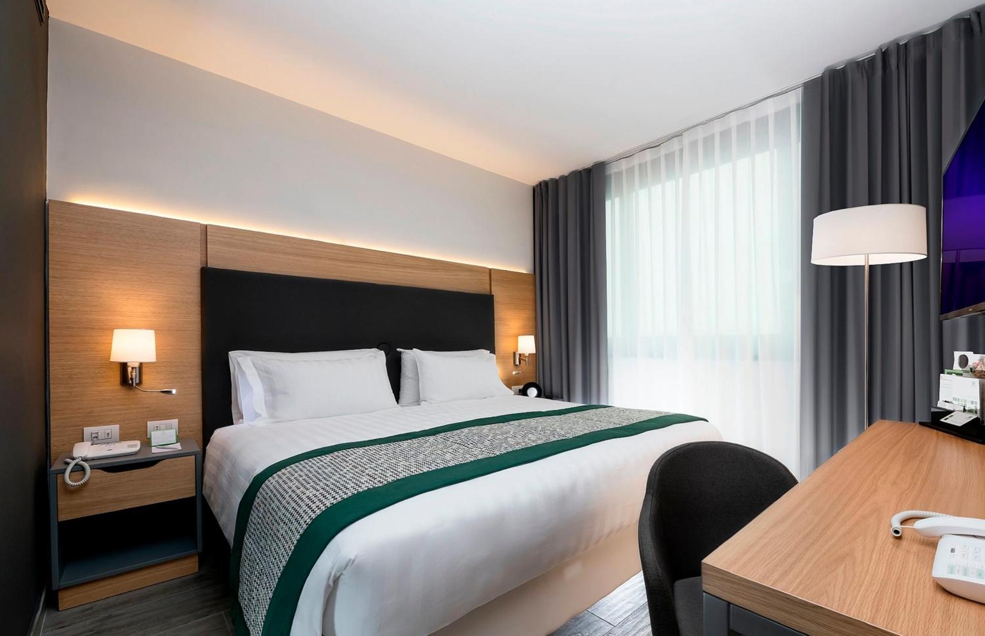Suíte com Cama King-size e Sofá-cama
