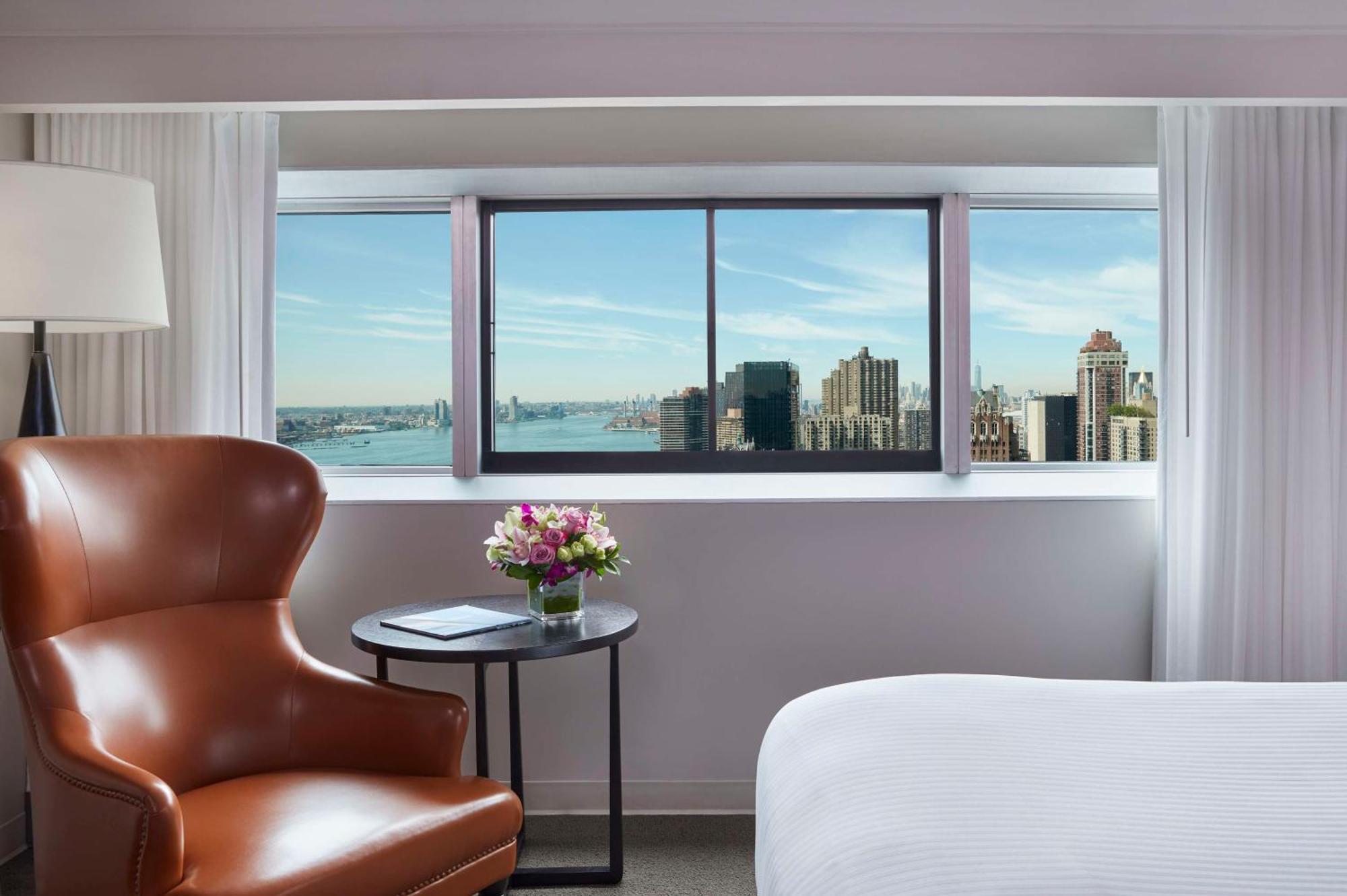 Room Two Twin Beds City View