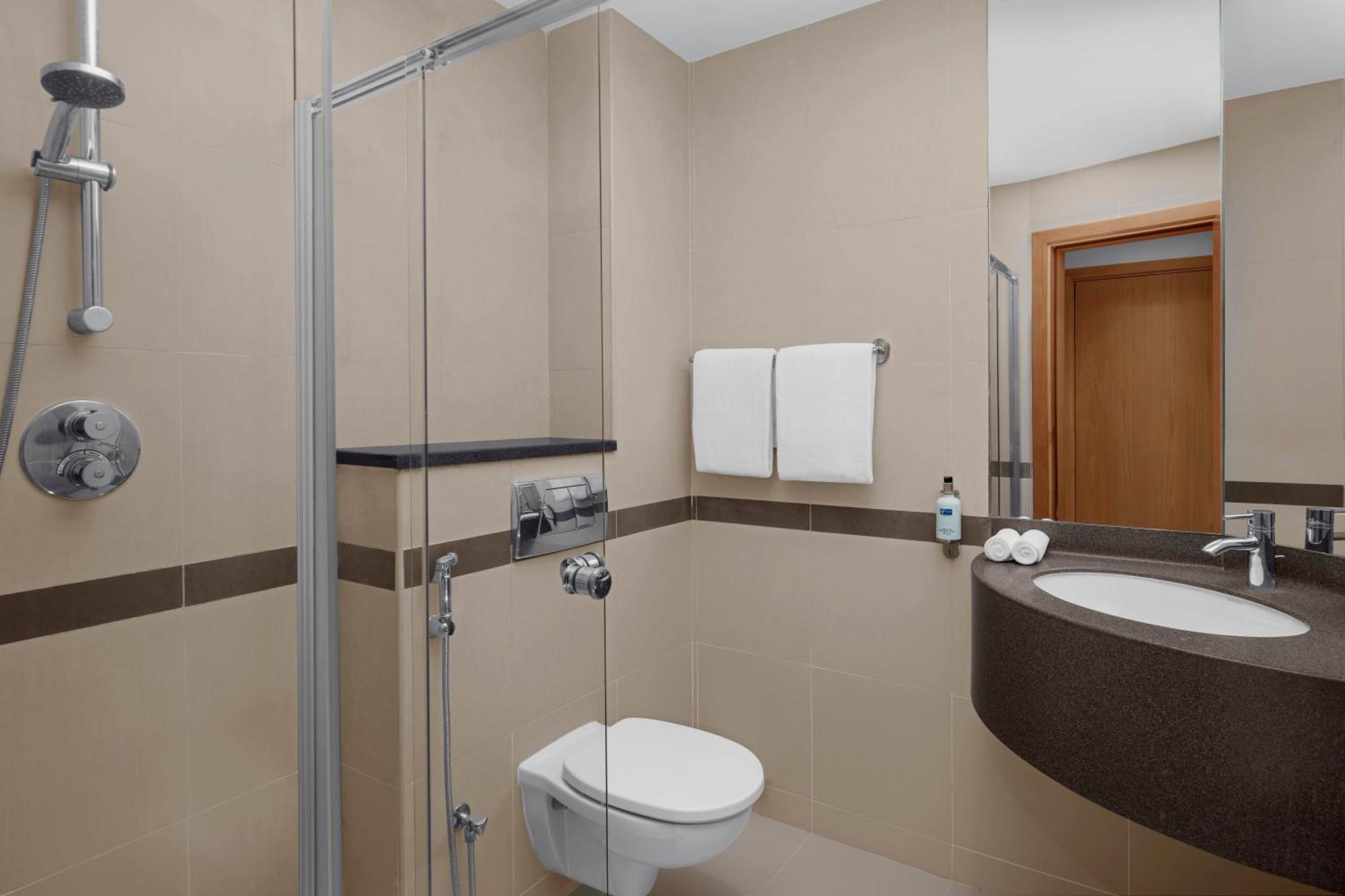 Habitación Familiar con cama extragrande y sofá cama