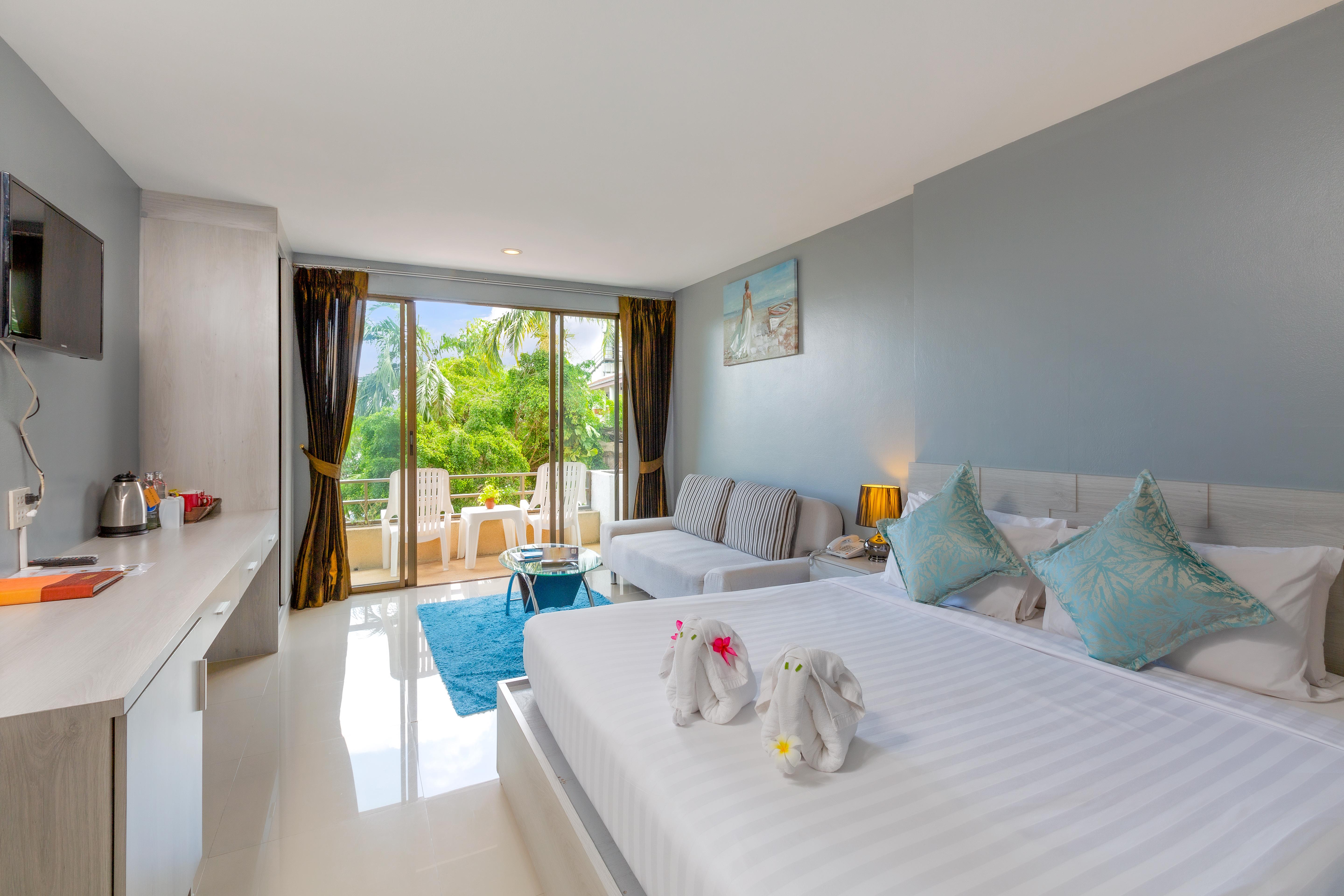 Grand Deluxe with Pool View